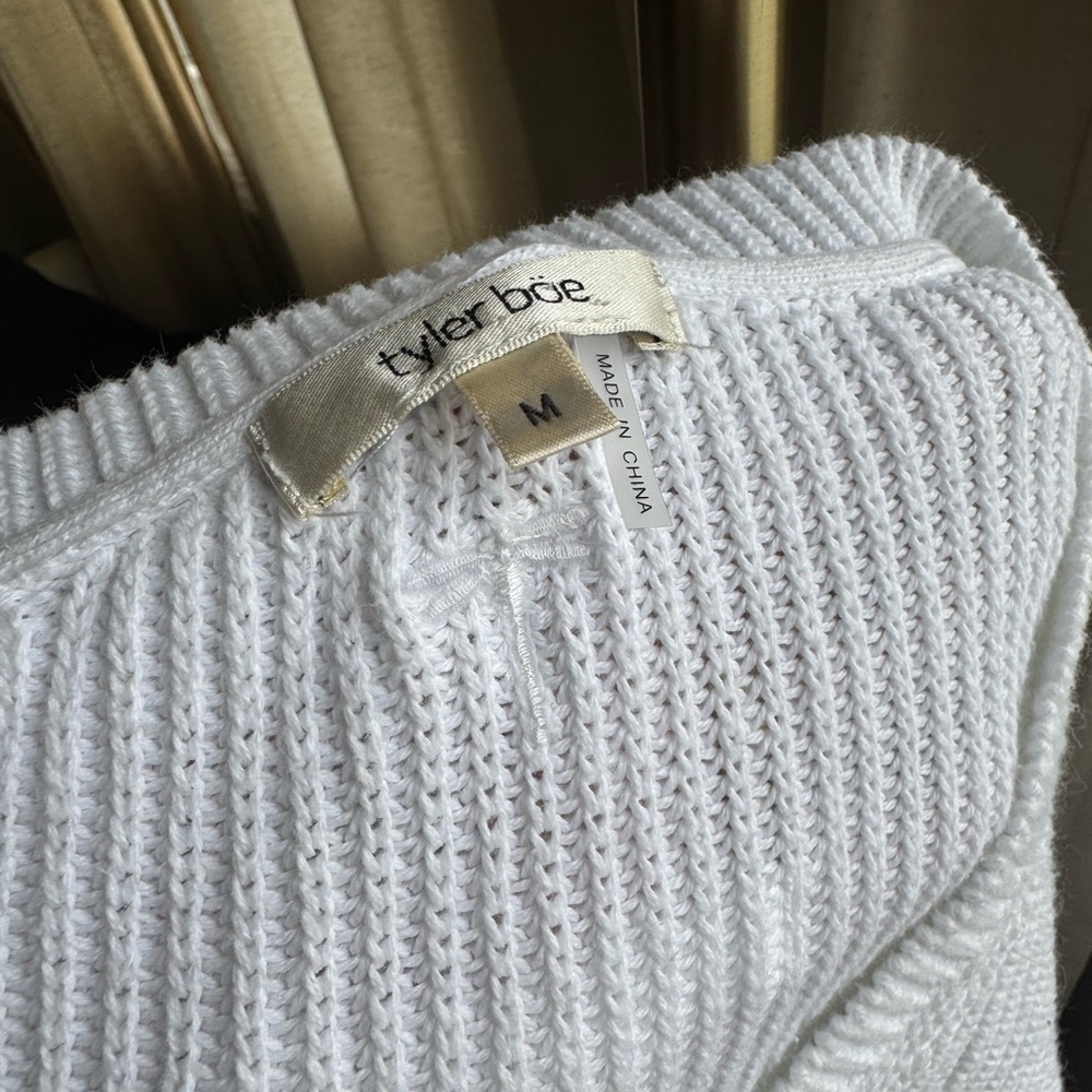 Tyler Boe Classic White V-Neck Sweater | Medium - Picture 9 of 9